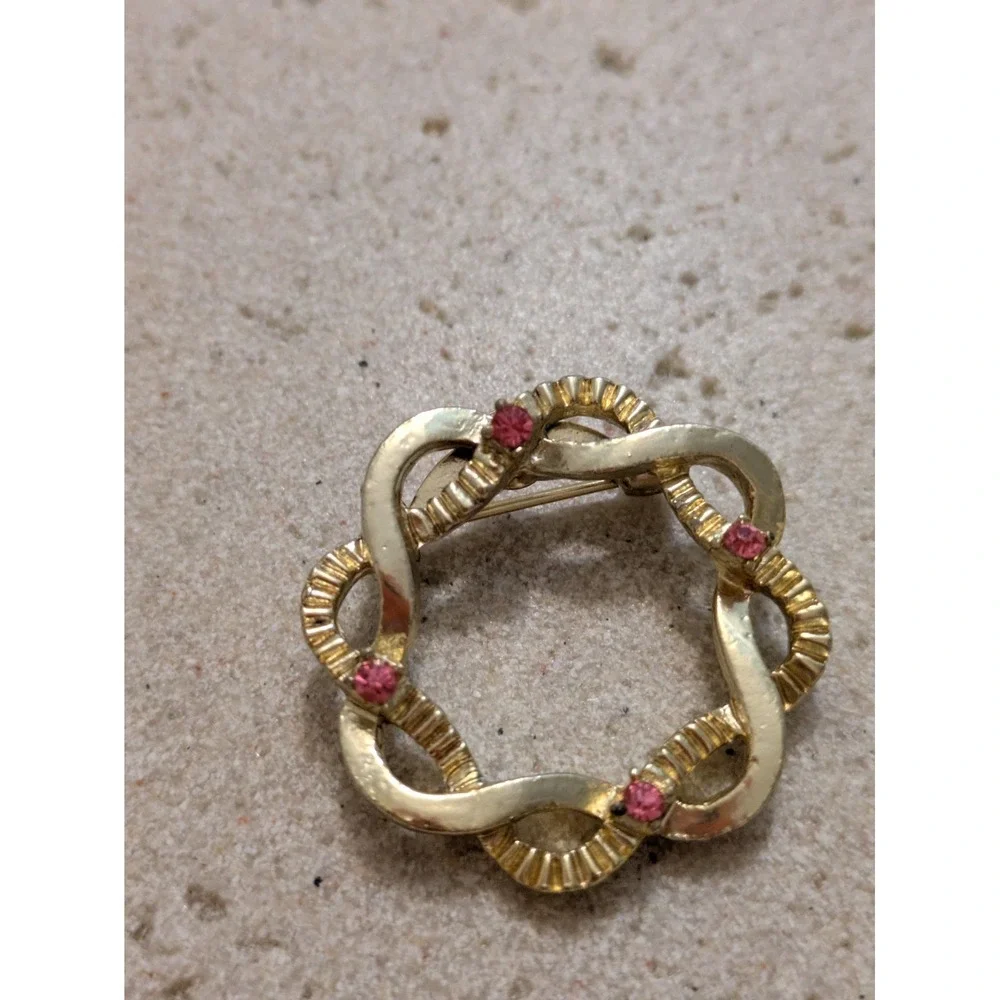 Vintage Infinity Brooch In Gold Tone With Pink Rhinestones Round Romantic
